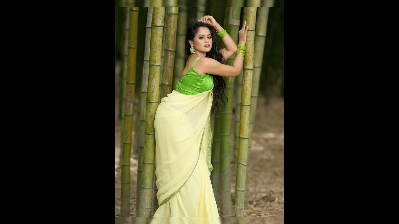 armpits. of green blouse lady