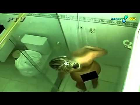 Aryane Steinkopf Tomando Banho Nua