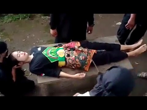 Atraksi Perguruan Debus  Garuda Putih Banten Di Acara Hajatan Anggota PJBN