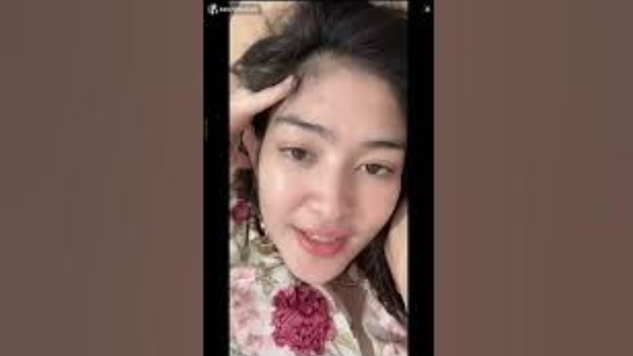Aulia Fahma Lubis Hot Live bangun tidur cantik gemoy belahan mulus bibir pink gemesin 🩷