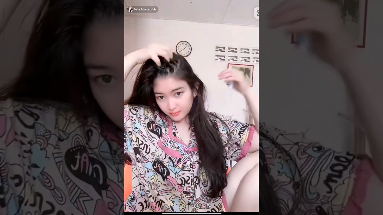 aulia fahma lubis LIVE HOT belahan pink seksi & paha putih halus mulus 1