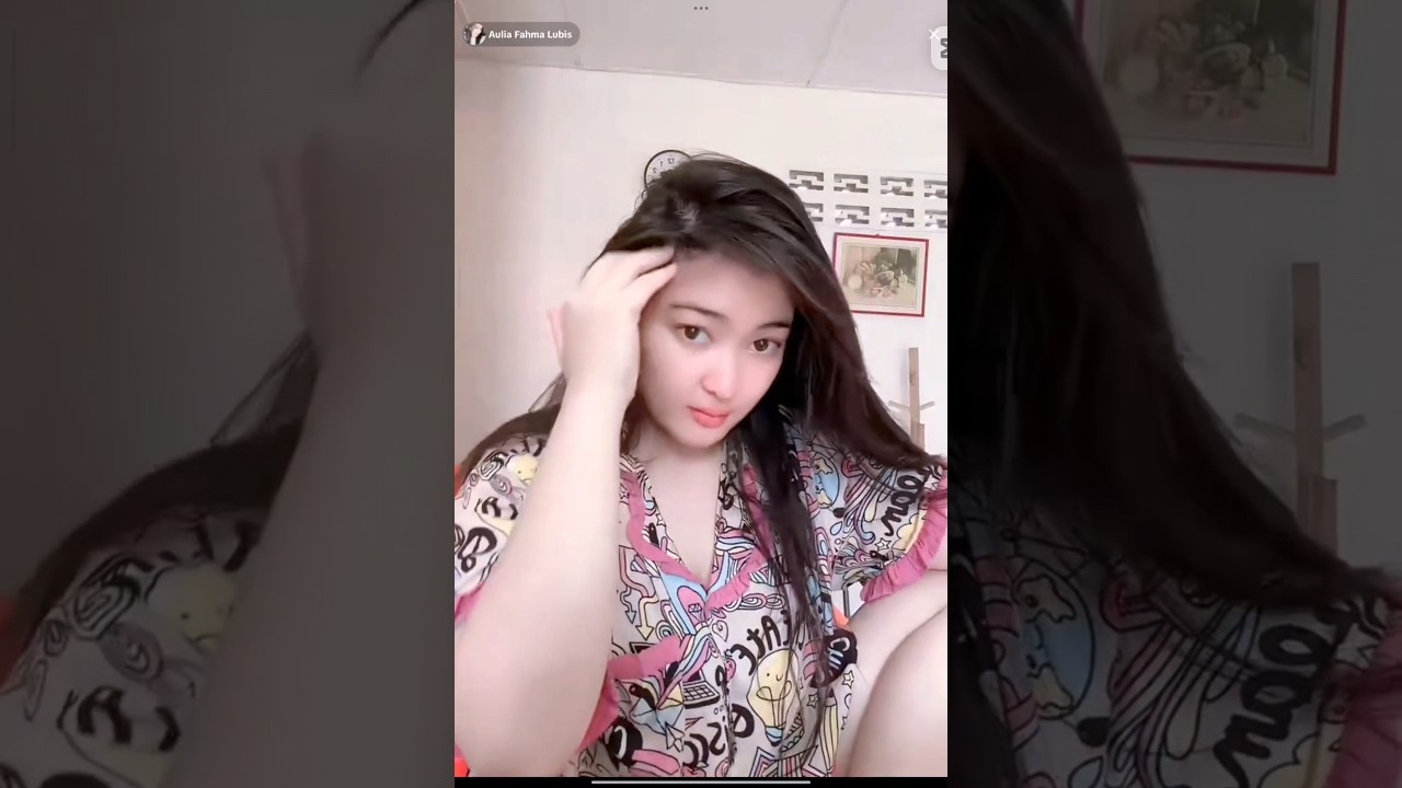 aulia fahma lubis LIVE HOT belahan pink seksi & paha putih halus mulus 4