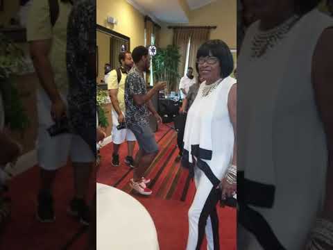 Aunt Anna banana twerk show! Yessss!