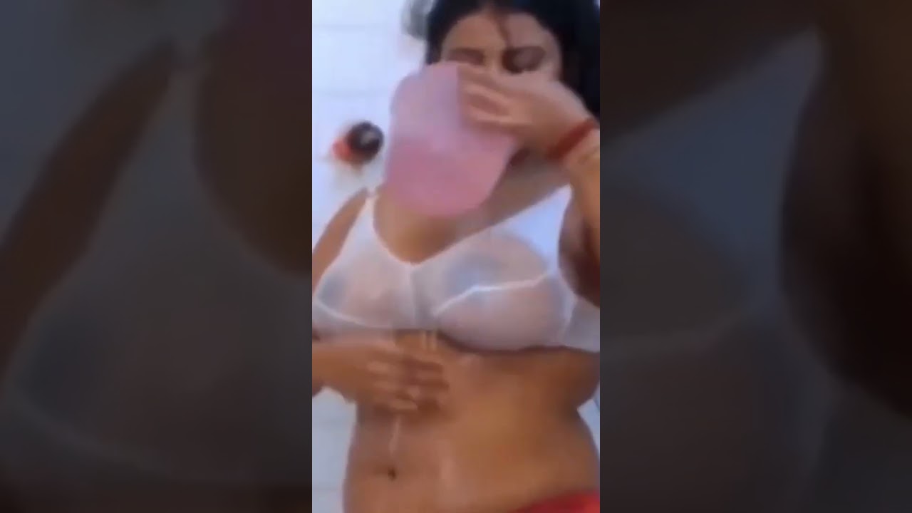 Aunty   Bathing   Hot
