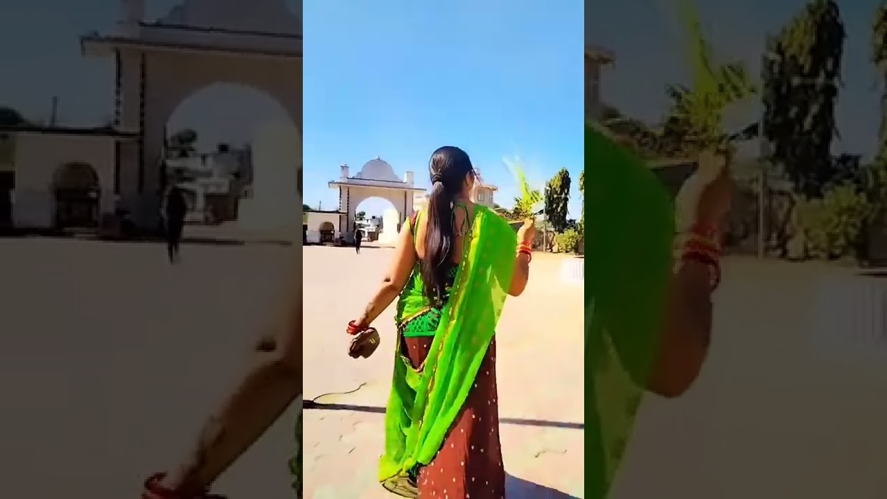 Aunty Hot Back Show In Saree Walking