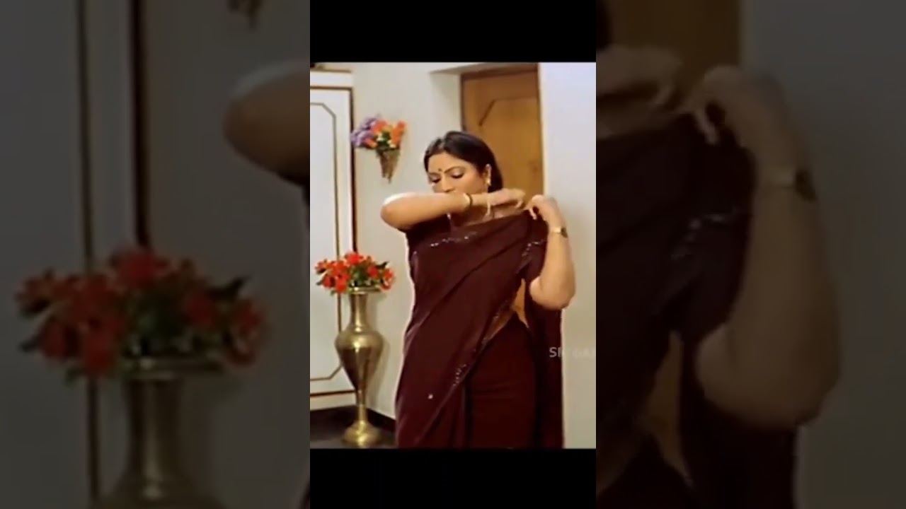 Aunty Saree hot remove #aunty #actress #movie #shorts #evergreenhits #webseries #ullu #hindi