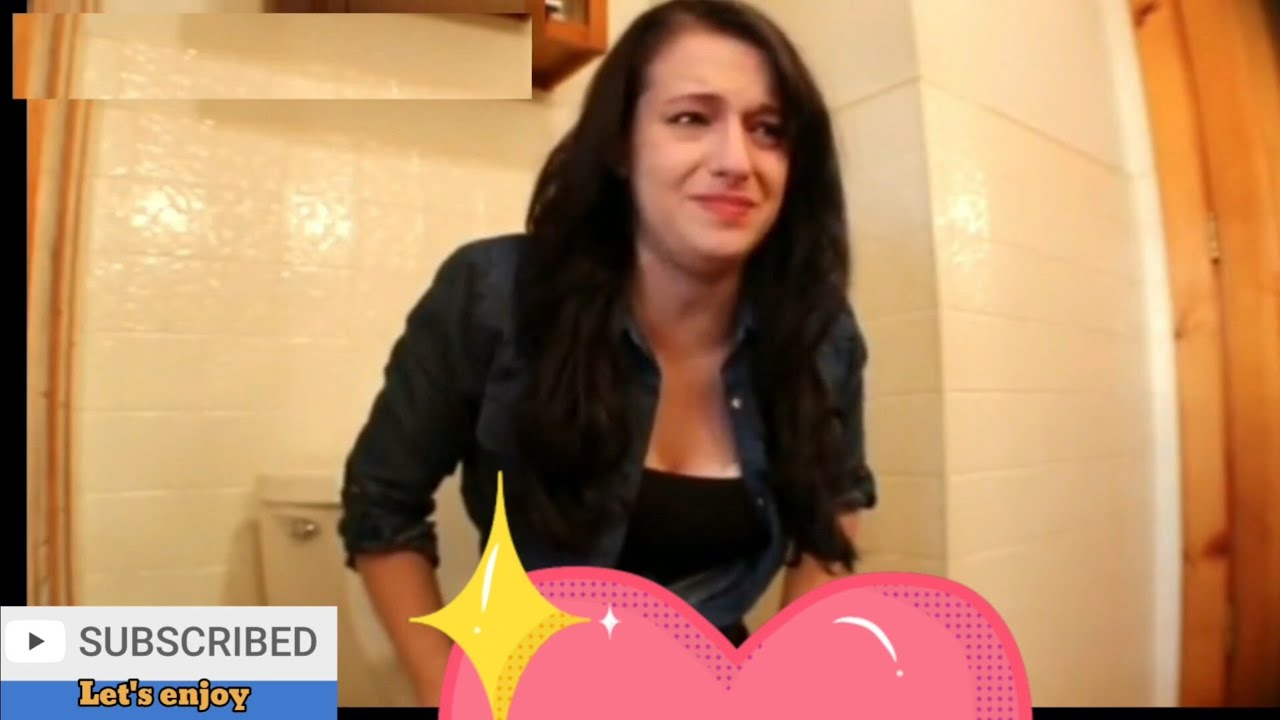 Aurelia pooping toilet
