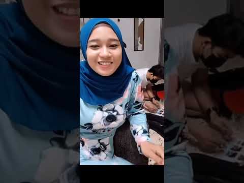 awek melayu tudung tunjuk peha