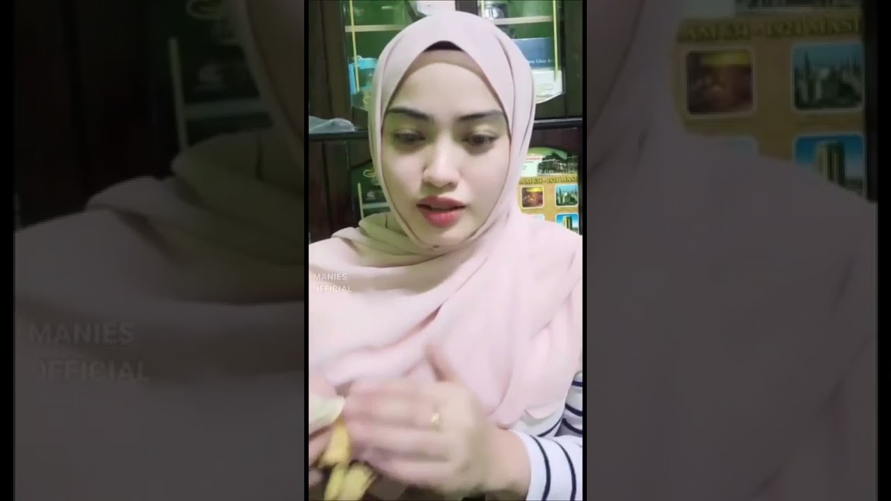 awek tudung comel main pisang 1