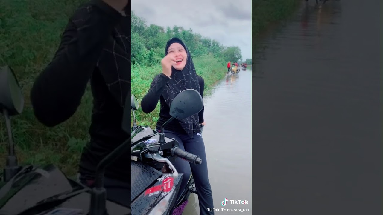 Awek tudung cute ketat