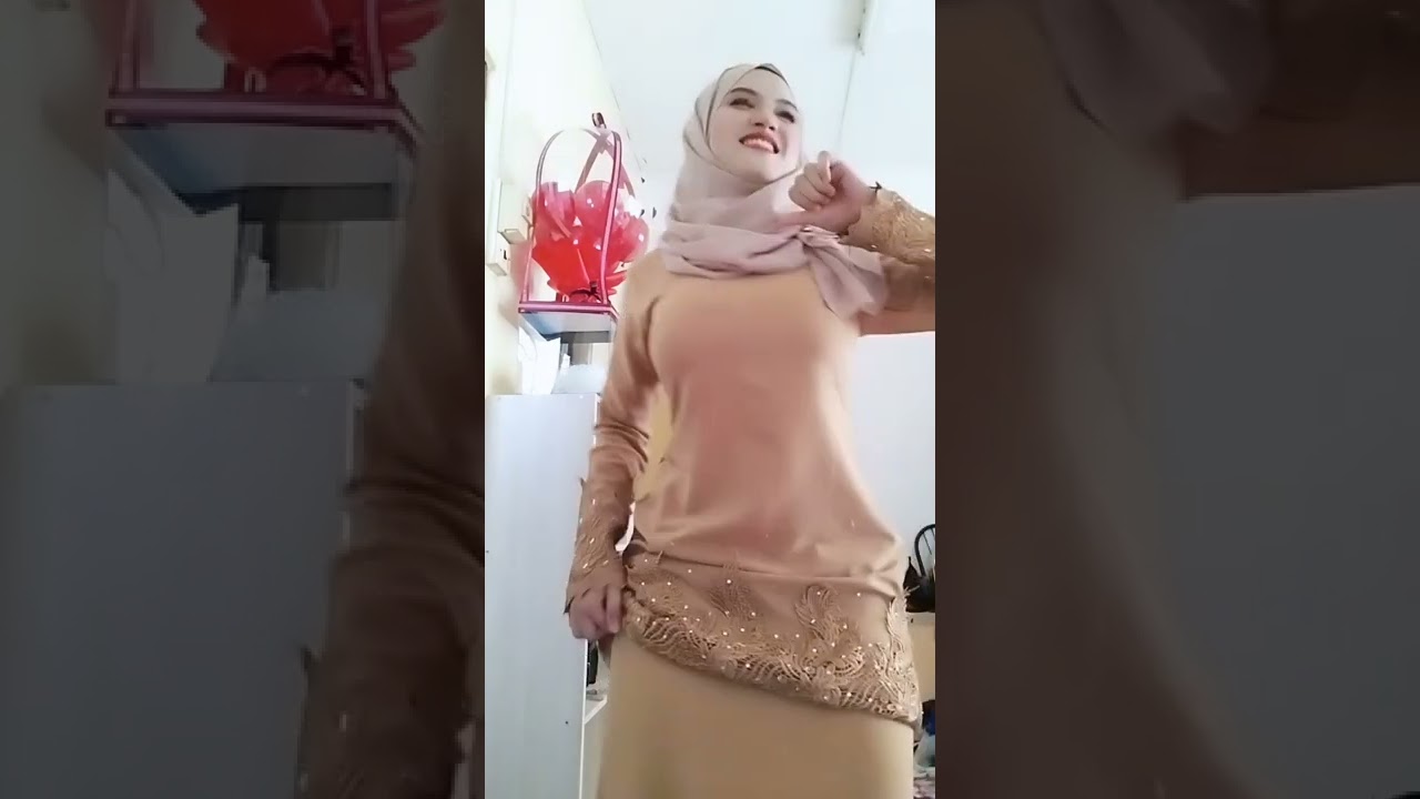 awek tudung joget