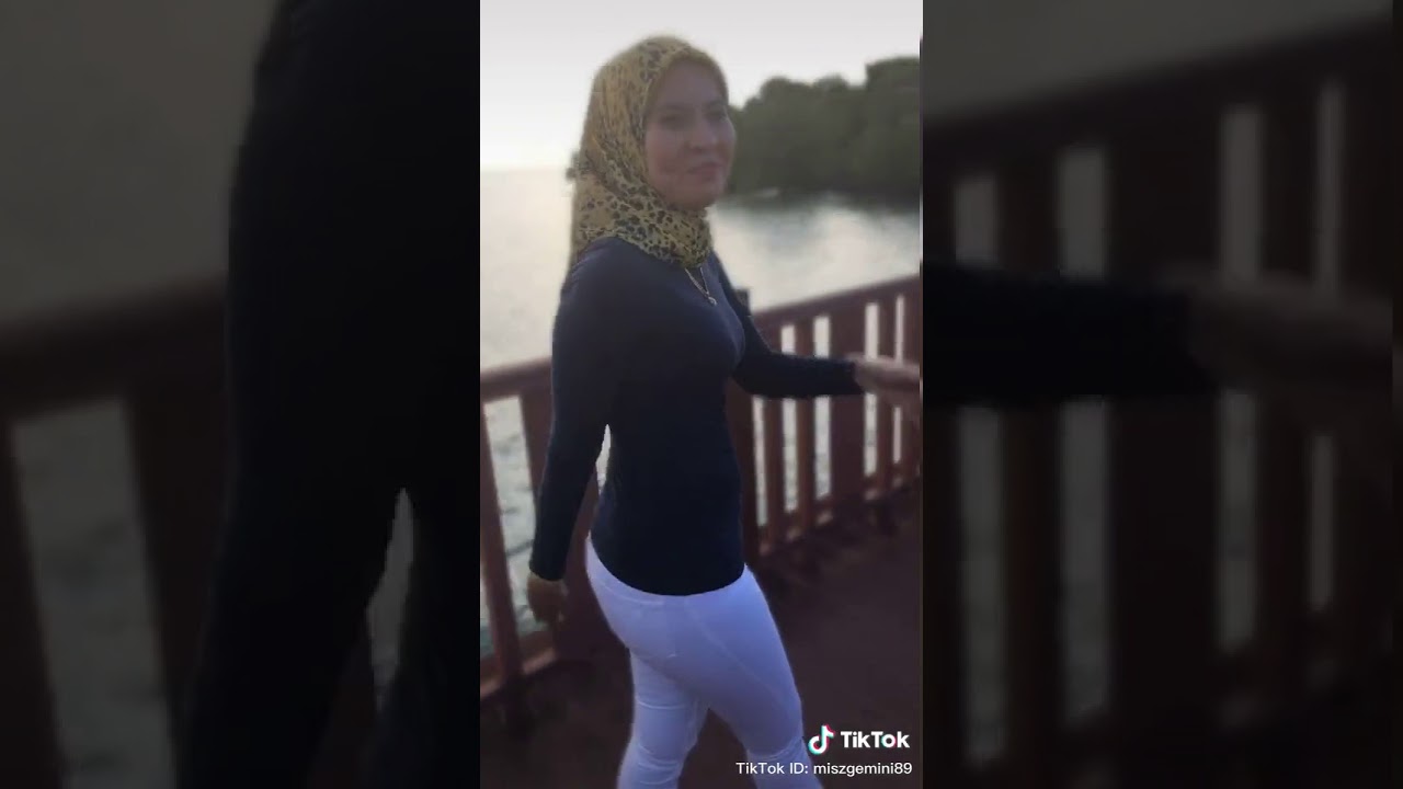 Awek tudung padu