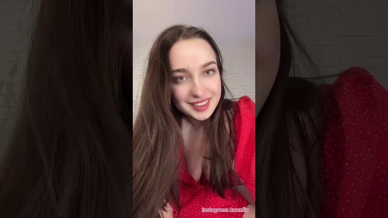Awenlis live in red dress