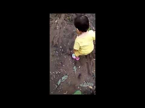 baby Alize finding her feet