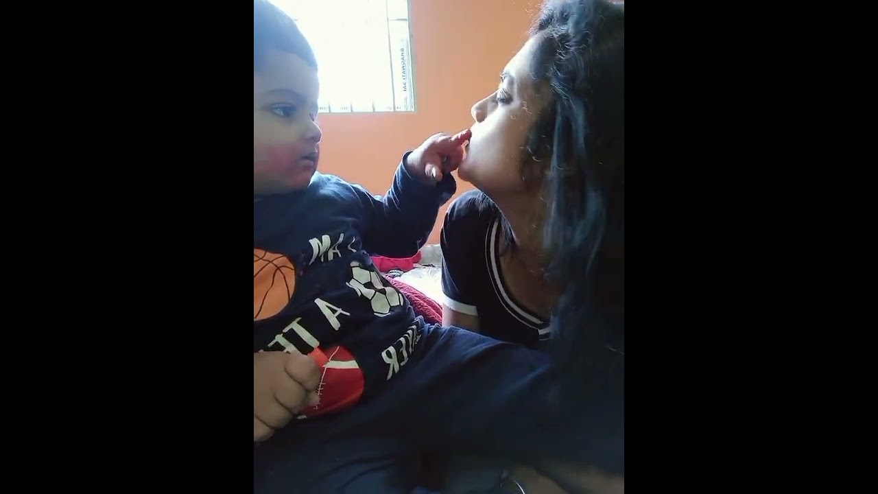 💋baby and mom lipstick kissing challenge part💋😜#kiss #kissingchallenge #babyandmomlipstickkissing💋