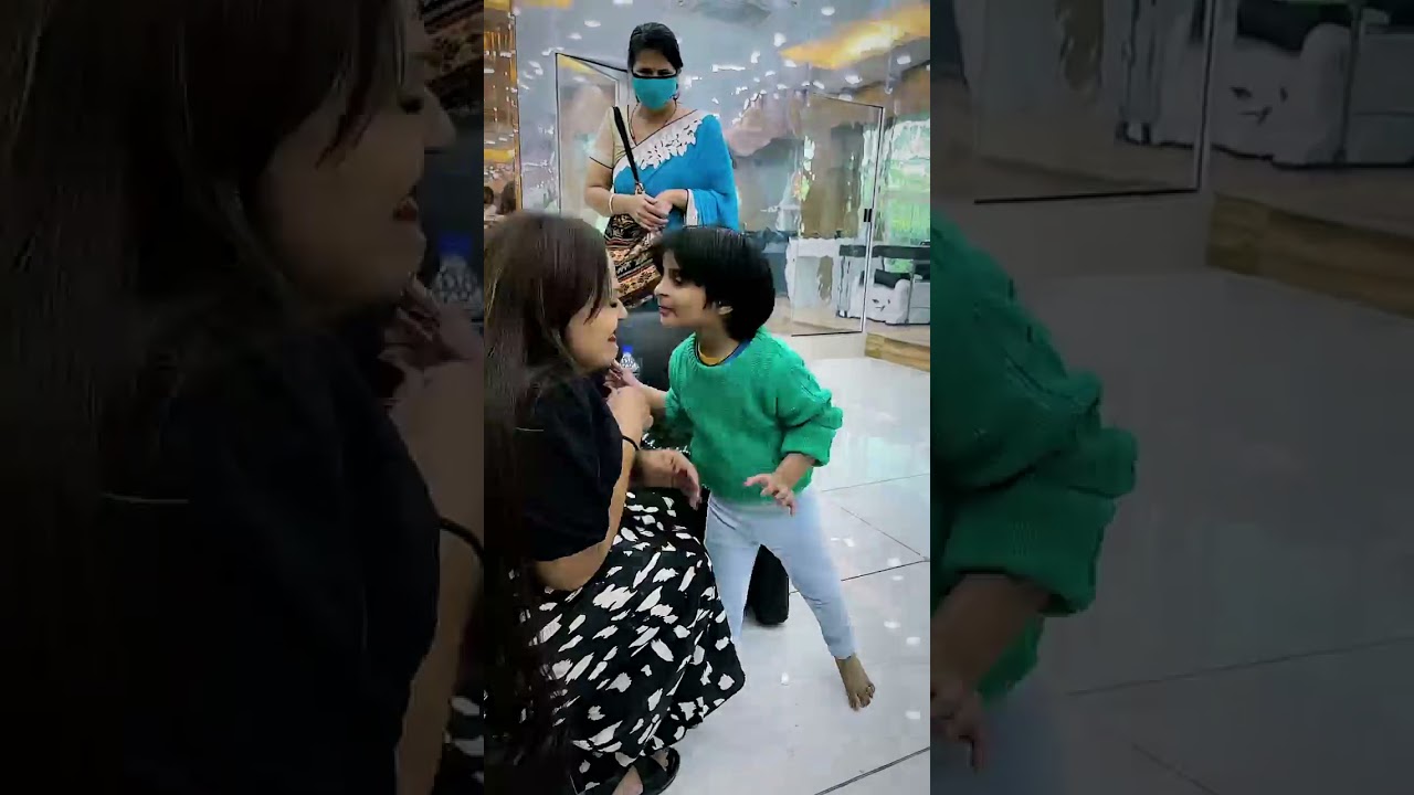 Bache ne kiss 💋 liya bhabhi ka  lip 👄 pe #bhabhi #hotbhabhi #desibhabhi #romance #baby #wedding