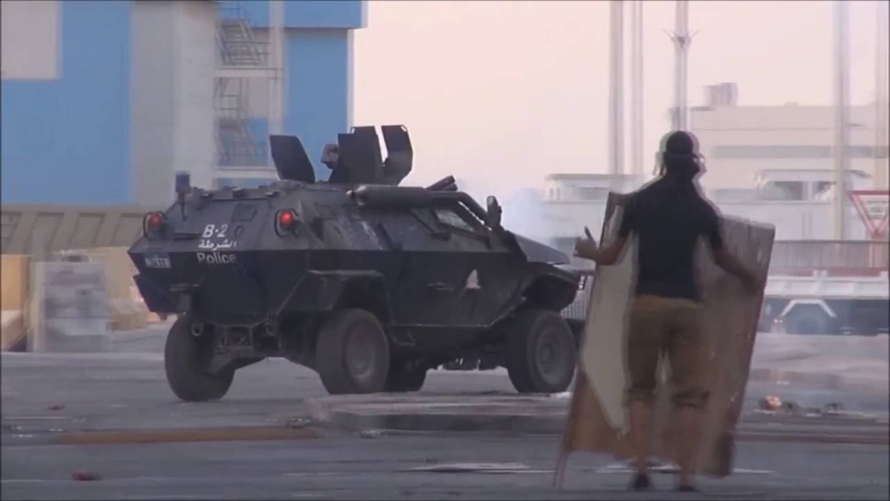 Bahrain : Heavy Clashes From Midnight Until The Morning Between Youths & Police