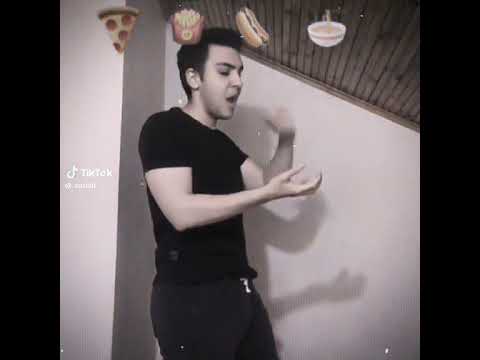 BALDİBACK SOSİSLİ YİYOR