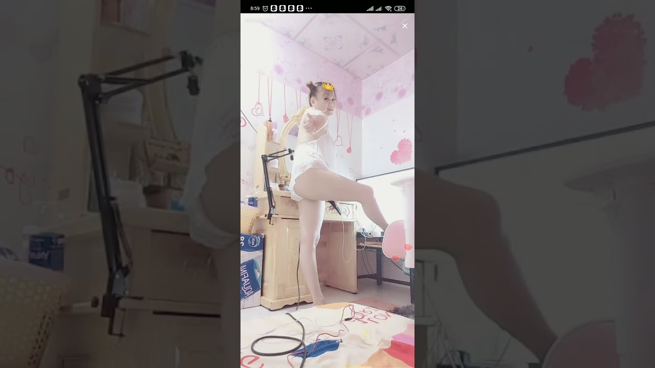 bangun tidur langsung live busana sexy tanpa bra dan cd