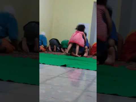 Bapak bapak lagi sholat malah di gangguin akhirnya juga nyungsep itu anak