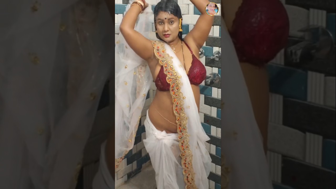 Bathing vlog aunty #bathing # bhabhi bathing #sexy#shots