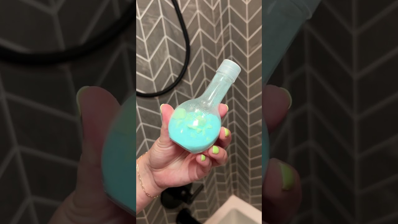 Bathtime must haves!🛁🖍️🧼 #bath #bathtub #bathtime #crayons #bathtoys #bubbles #bathroom #toys