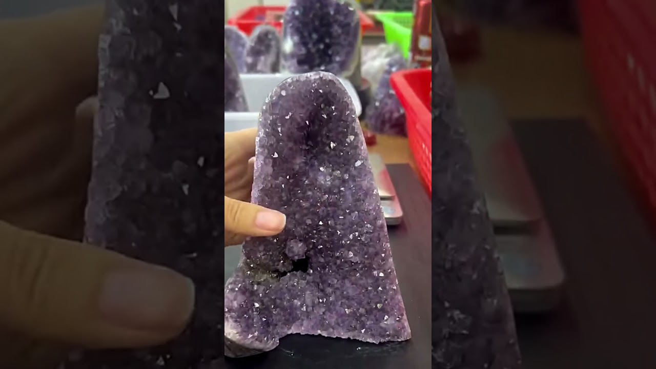 BEAUTIFUL AMETHYST CRYSTALS