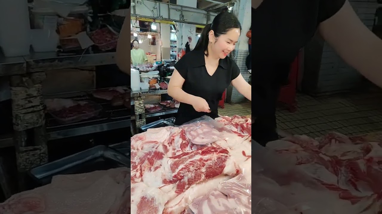 beautiful butcher at market #meatviews #dwnl