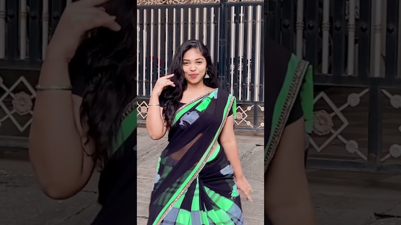 beautiful indian hot aunty homely looks sexy saree cute expression instagram reels(3)