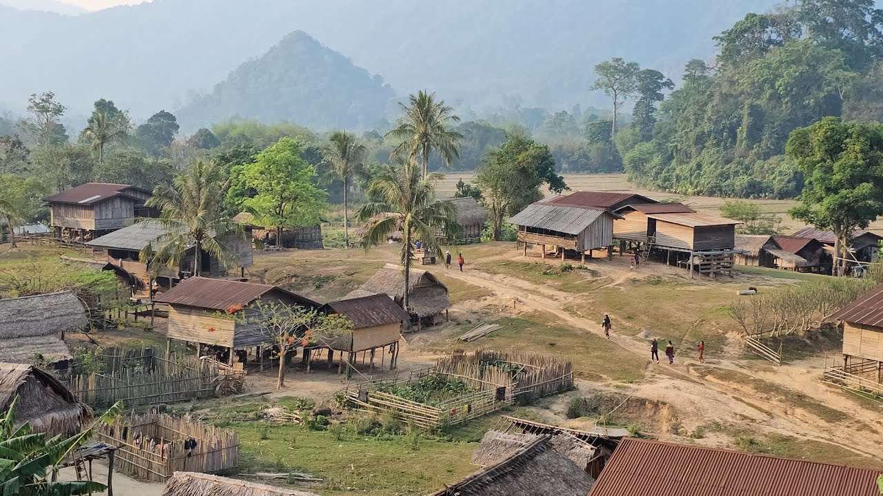 Beautiful Village in Laos หมู่บ้านที่สวยที่สุดที่เคยเห็น /หมู่บ้านลืกลับที่กลางป่าลืก Rural in Laos.