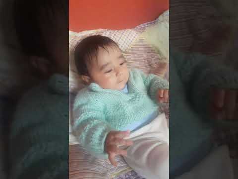 bebe llora por celular de mama