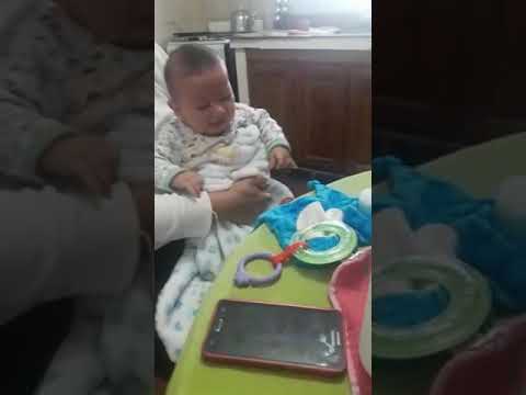 Bebe llora por celular!! Santi Caceres