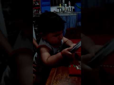 Bebe que llora por el celular