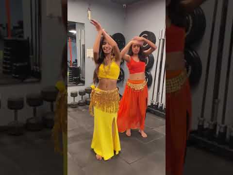 Belly Dance in Gym Girl #belly #bellydance #bellyfusion #dancelovers #danceplus #drumsolo #bellyroll
