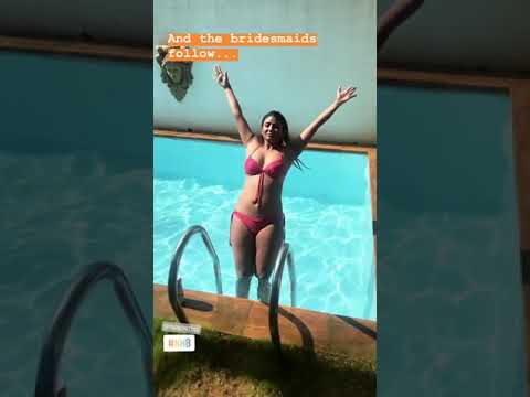 Bengali Actress Parno Mittra looking hot and sexy in Bikini