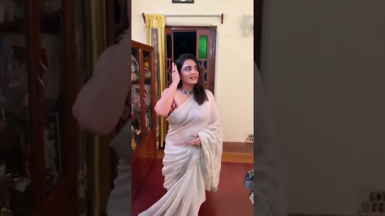 Bengali serial actress Twarita hot in saree