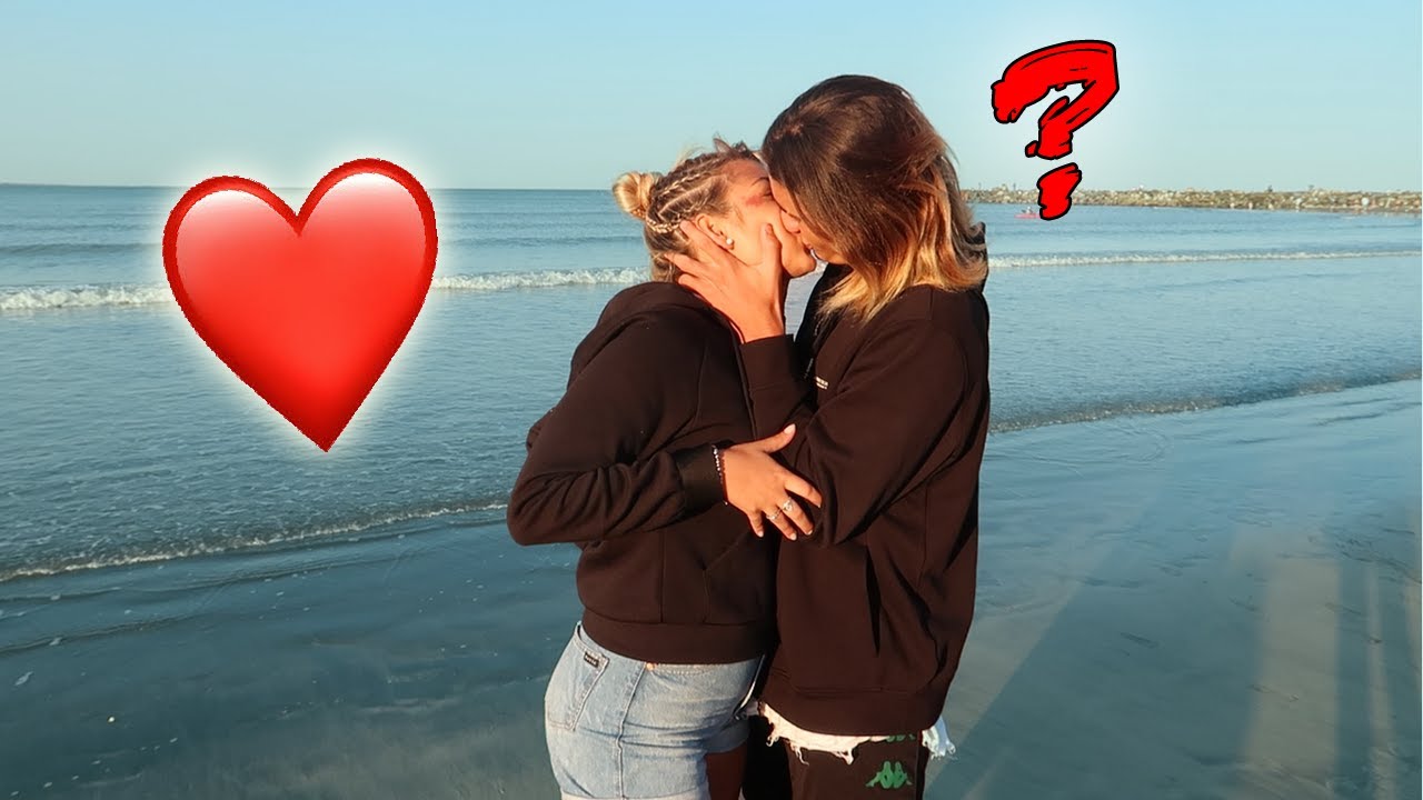 BESOS EN LA PLAYA 💋 CON DESCONOCIDAS