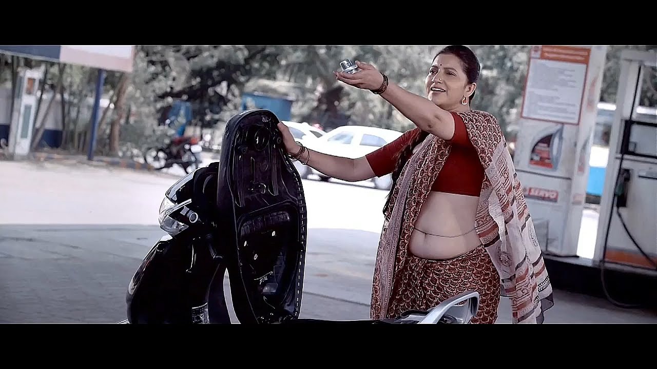 Bhavana Ramanna Hot Sexy Mind Blowing Saree  Expose Her Big Fatty Stomach Body Tummy Navel Hole Show
