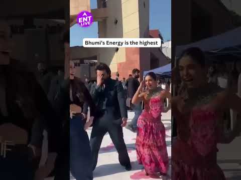 Bhumi Pednekar, Arjun Kapoor & Rakul Preet dancing at the promotions of Mere Husband Ki Biwi|