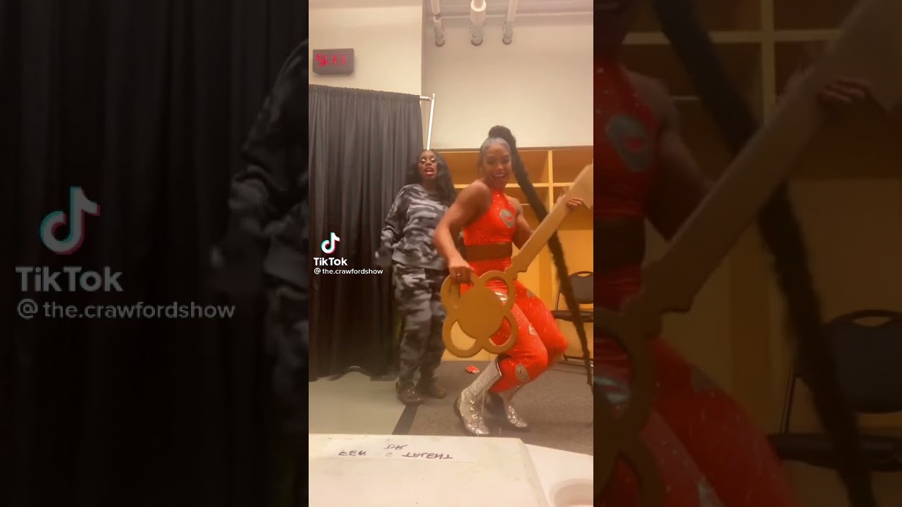 Bianca Belair & Naomi TikTok Dance