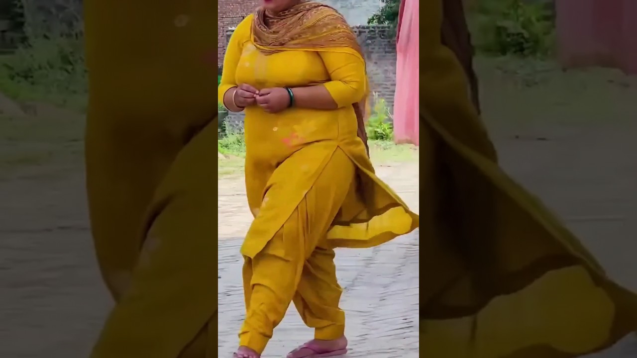Big aunty walk | Hot fat aunty body shake while walking | big mature aunyy