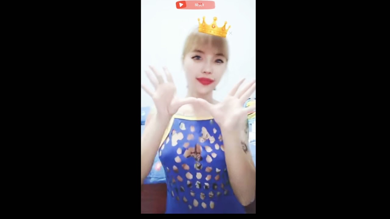 BIGO LIVE. cewek gunting baju
