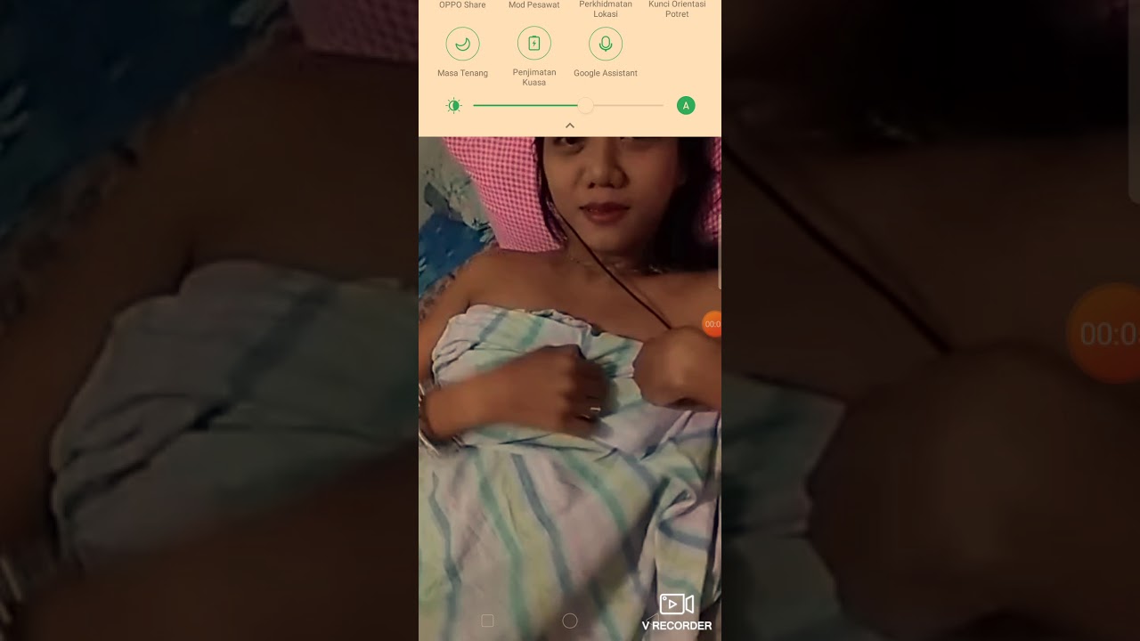 Bigo Live payung-payung bila lelaki pergi kerja mengemas separuh bogel