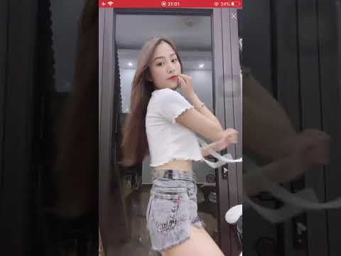 Bigo Phương Bom nhảy sexy lộ hàng