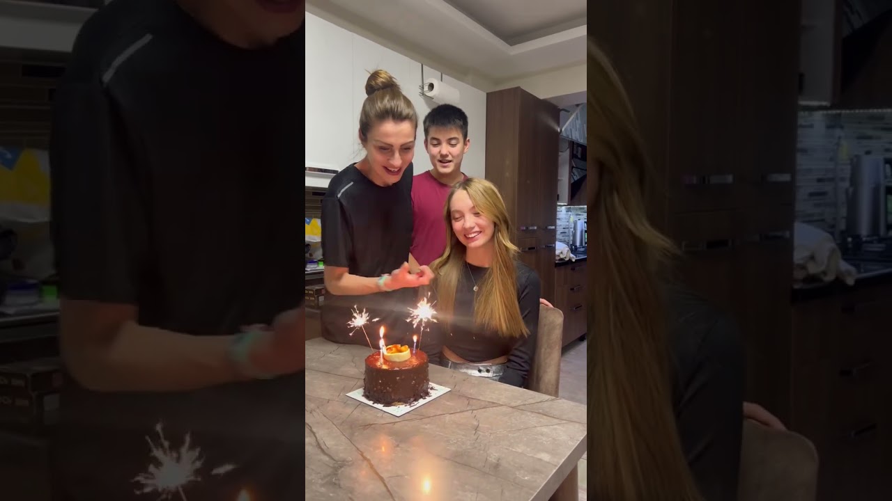 Bilge’ye her gün doğum günü🎂🤣#shorts #keşfet #komik #aile #doğumgünü #komedi #annekiz #ablakardeş