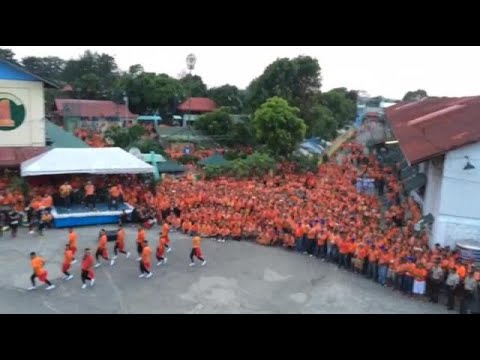 Bilibid inmates dance before PNP chief Bato