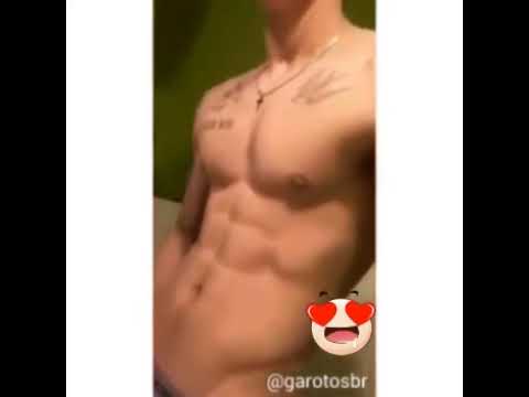 Boy fitness de pau duro cueca