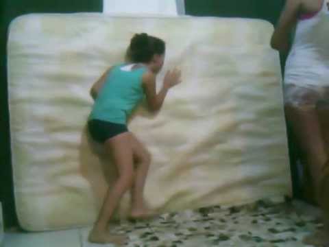 Brenda e Sara dançando bonde das maravilhas pt.1