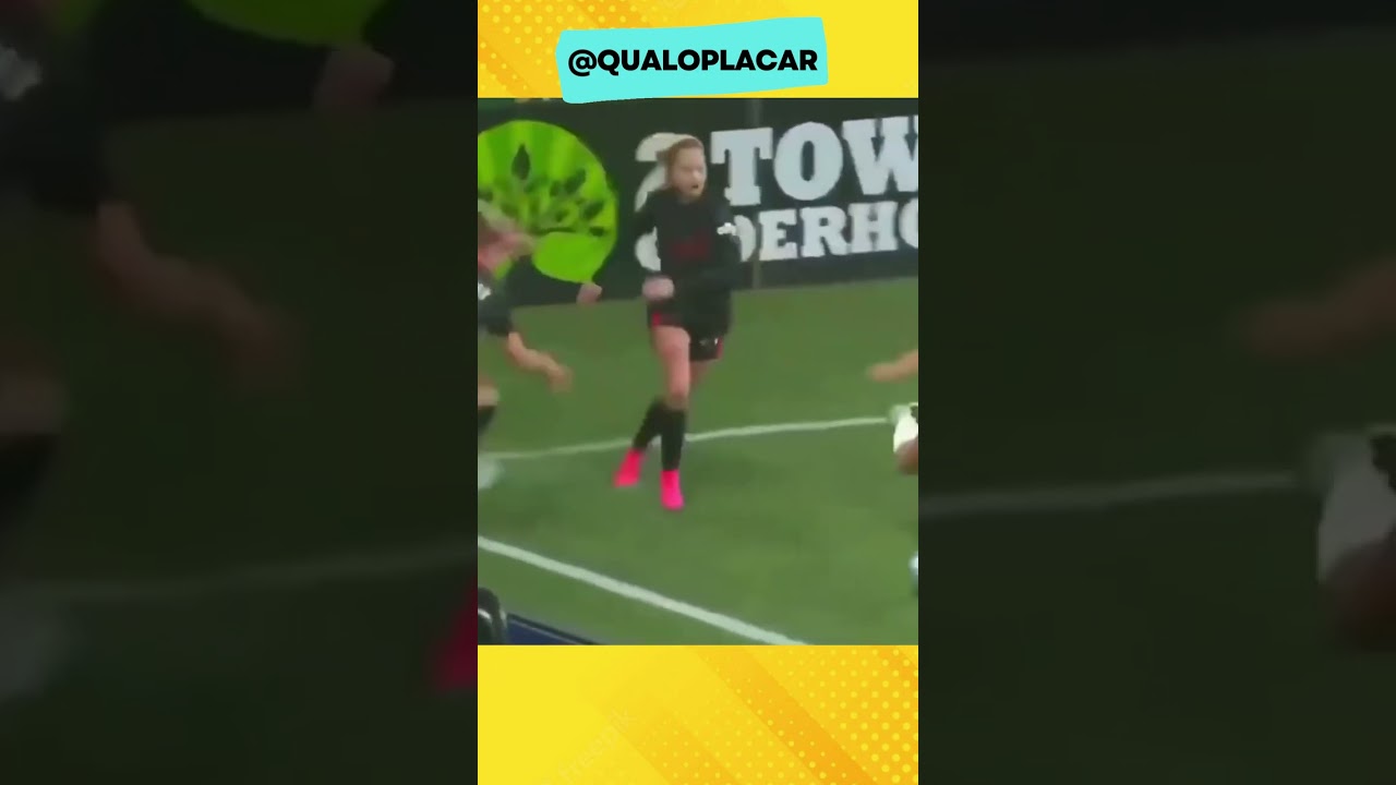 BRIGAS no futebol feminino #shorts #briga #football
