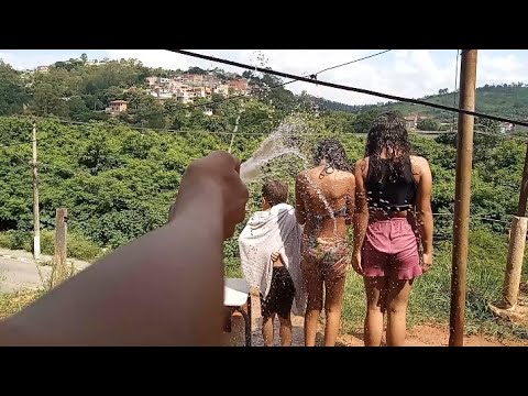brincando de mangueira 😜
